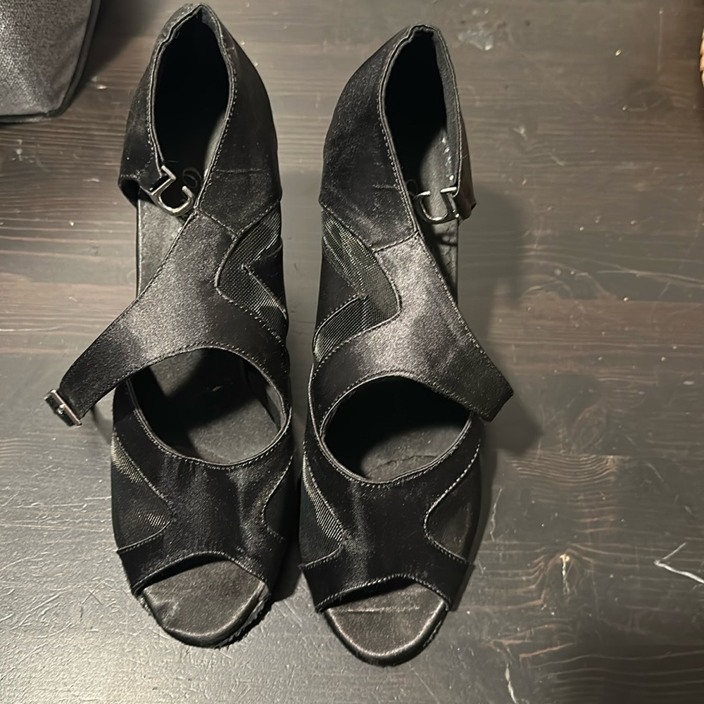 Dance shoes black